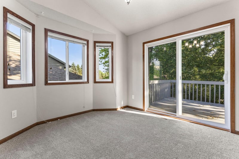 1434 Eastlake Dr, Chaska, MN 55318