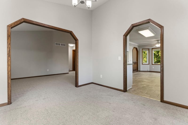 1434 Eastlake Dr, Chaska, MN 55318