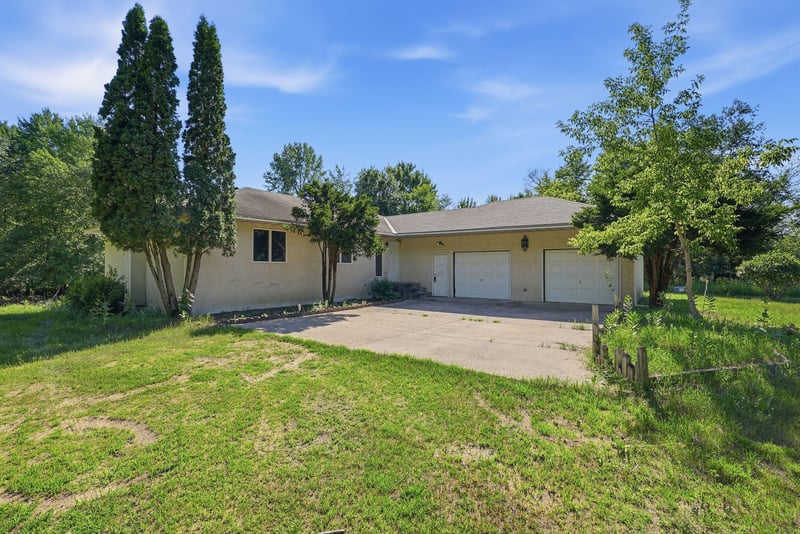 1630 221st Ave NW, Cedar, MN 55011