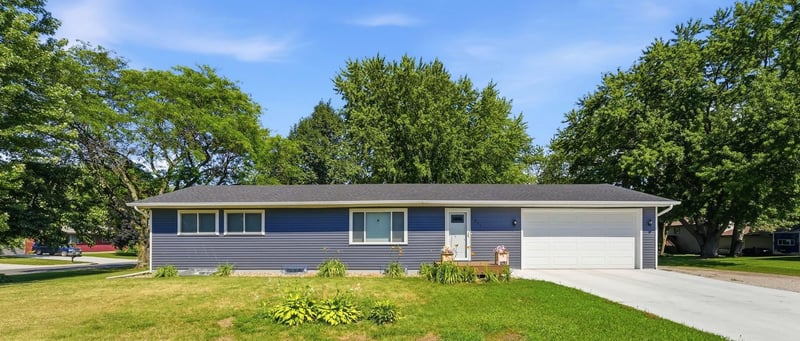 231 Excelsior Ave S, Annandale, MN 55302