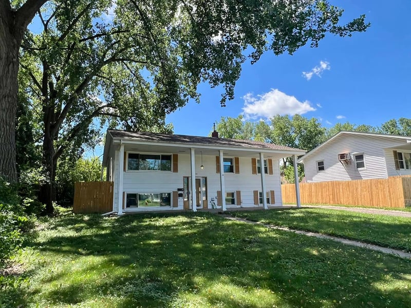 1450 Idaho Ave E, Saint Paul, MN 55106