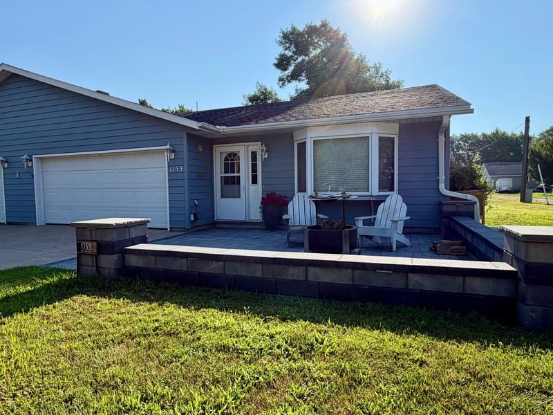 1153 5th Ave, Windom, MN 56101