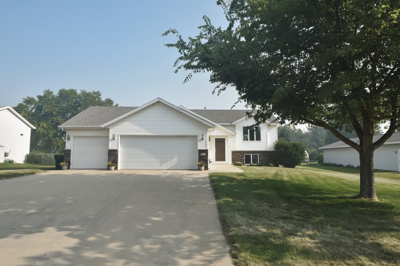 1002 W 2nd St, Zumbrota, MN 55992