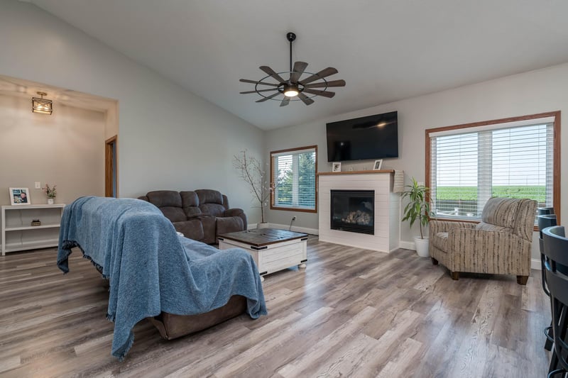 301 7th St NW, New Richland, MN 56072
