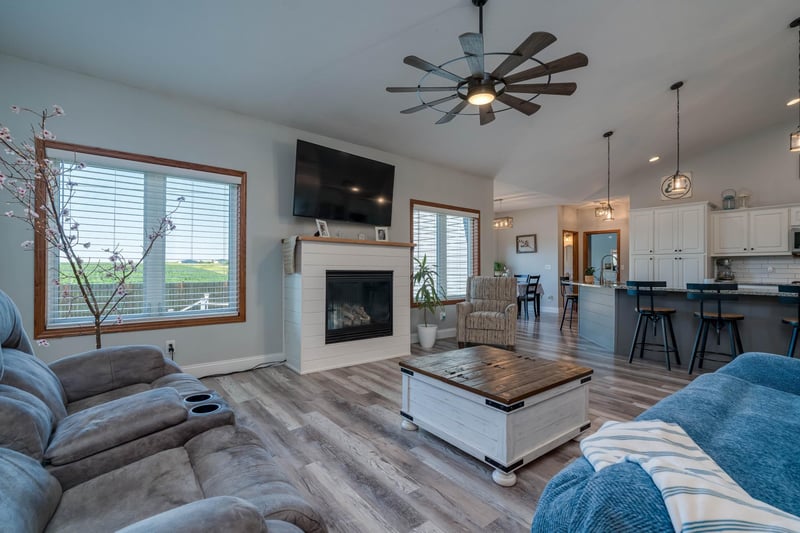 301 7th St NW, New Richland, MN 56072