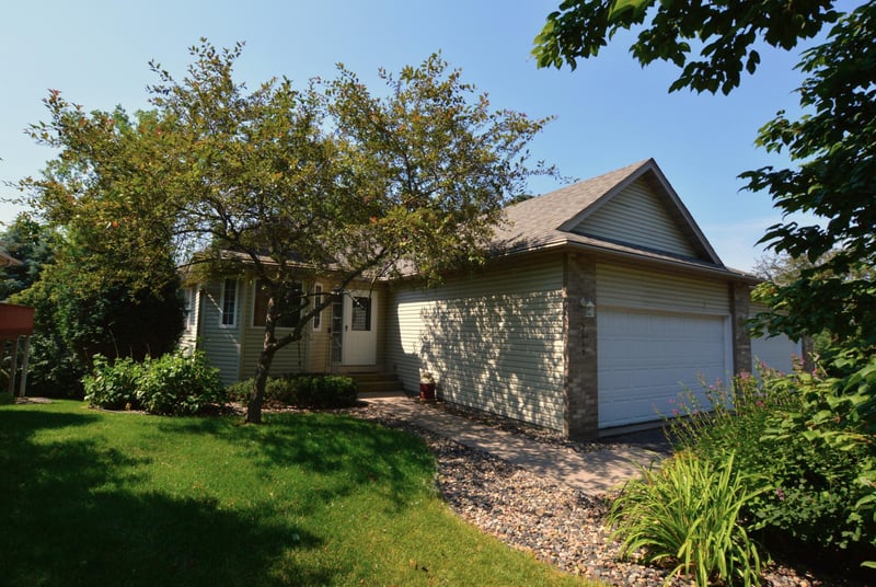7119 48th St N, Oakdale, MN 55128