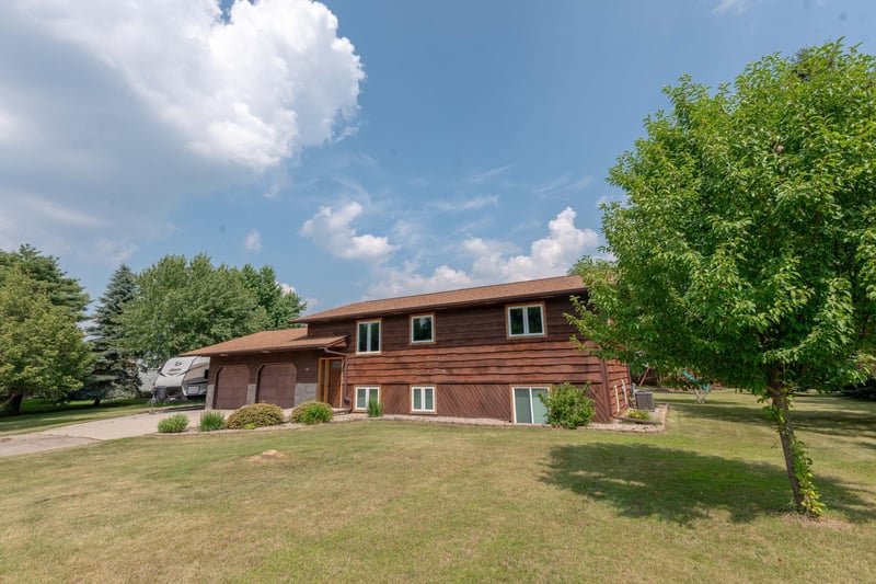 512 Pinetree Dr, Perham, MN 56573