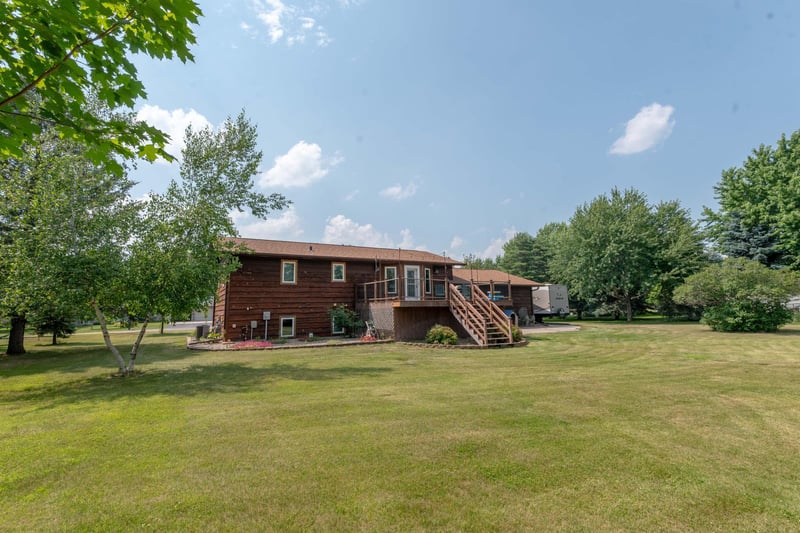 512 Pinetree Dr, Perham, MN 56573