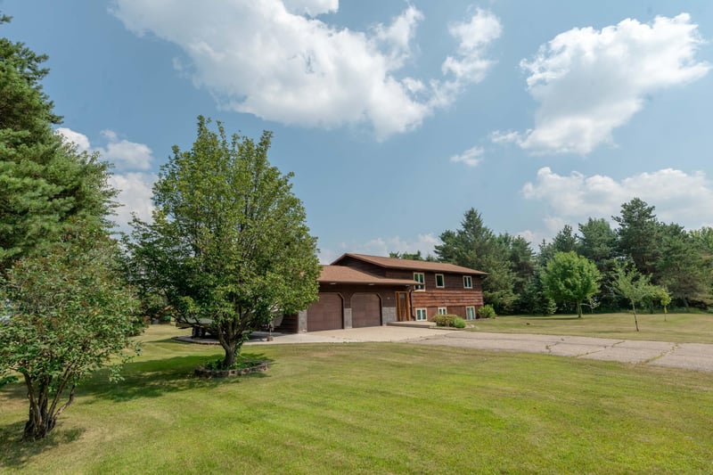 512 Pinetree Dr, Perham, MN 56573