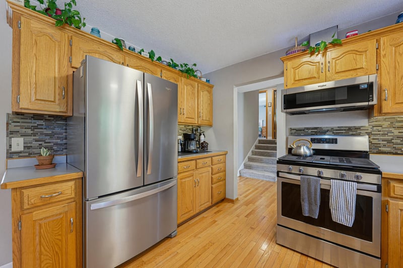 870 Hanson Dr SW, Hutchinson, MN 55350