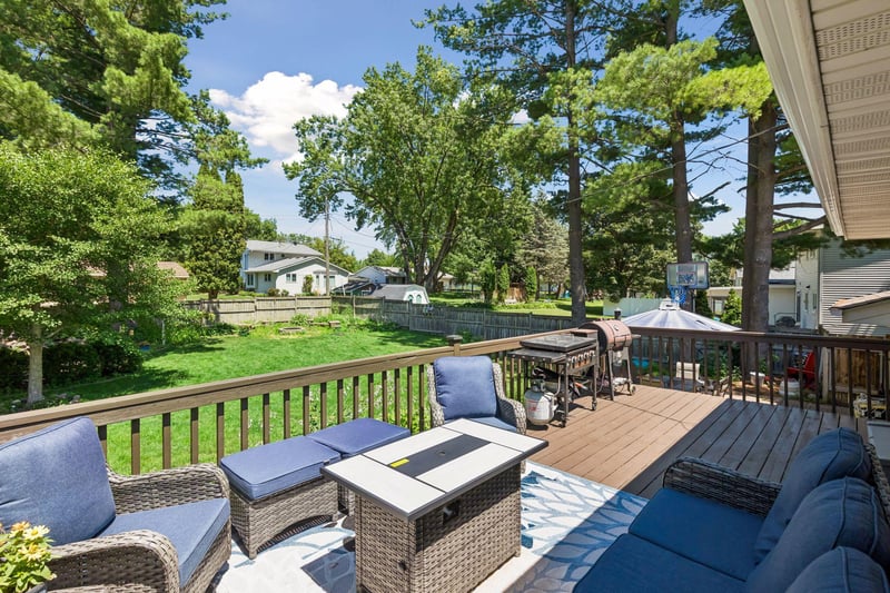 2006 River Hills Dr, Burnsville, MN 55337