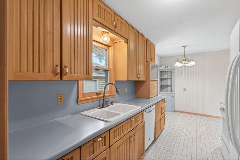 10475 6th St NE, Blaine, MN 55434
