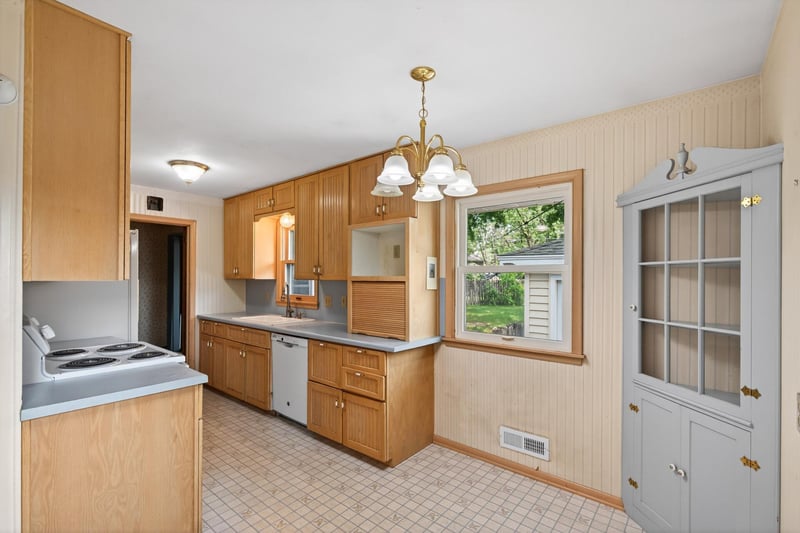 10475 6th St NE, Blaine, MN 55434