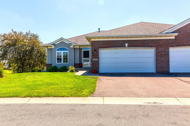 15157 Crestone Cir, Rosemount, MN 55068