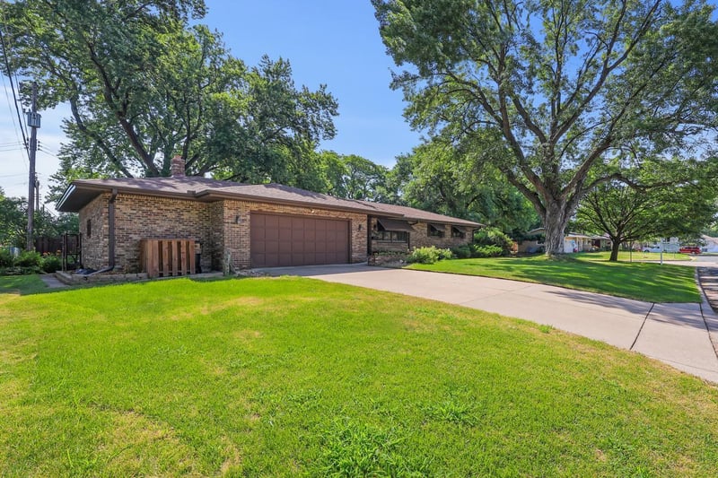 999 Overton Dr NE, Fridley, MN 55432