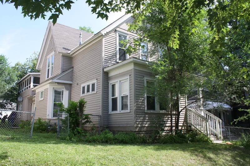 833 3rd St E, Saint Paul, MN 55106