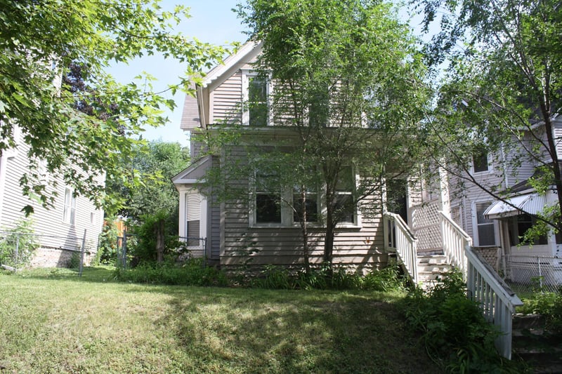 833 3rd St E, Saint Paul, MN 55106
