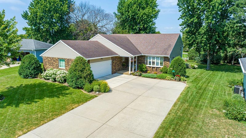 2170 Diablo Dr SE, Owatonna, MN 55060
