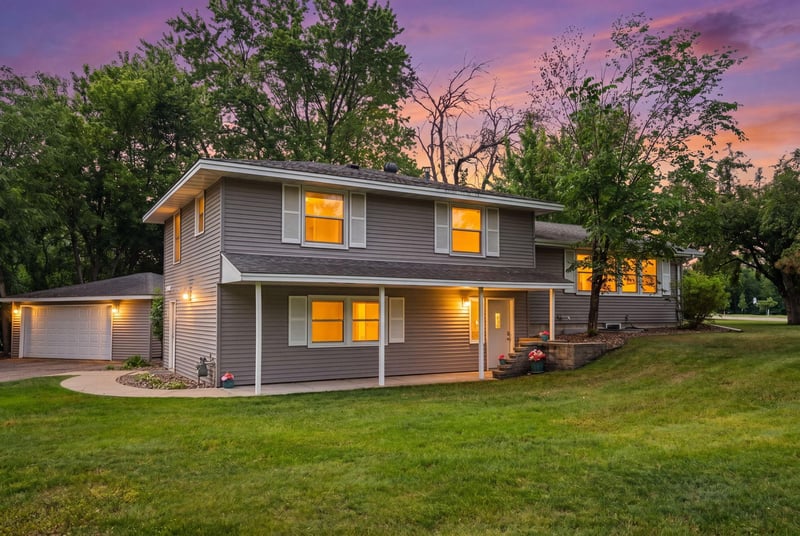 10500 Vessey Rd, Bloomington, MN 55437