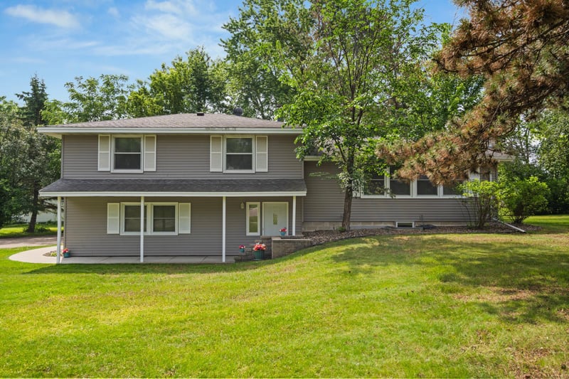 10500 Vessey Rd, Bloomington, MN 55437