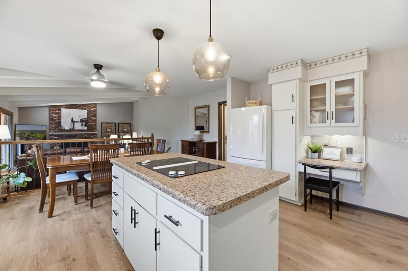 220 Country Club Dr, Lewiston, MN 55952
