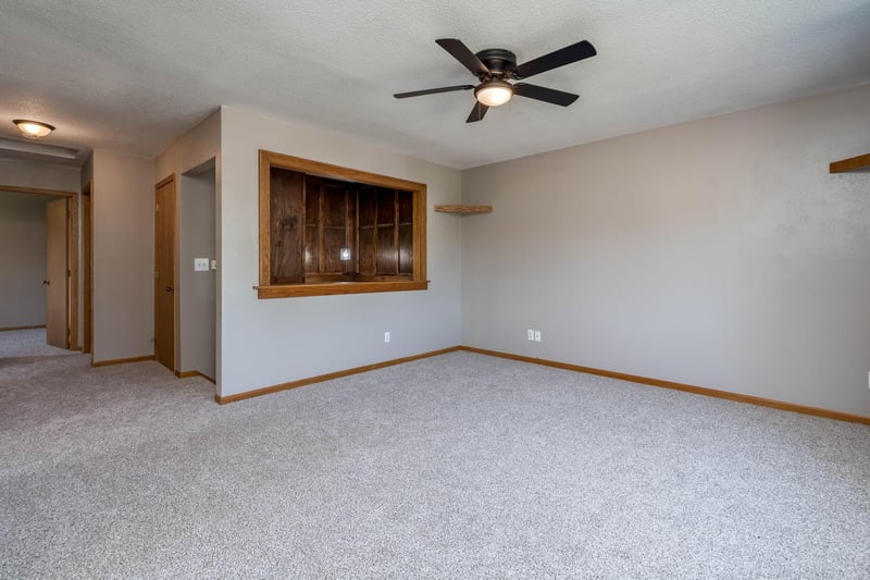 1655 Valley View Dr, Mankato, MN 56003