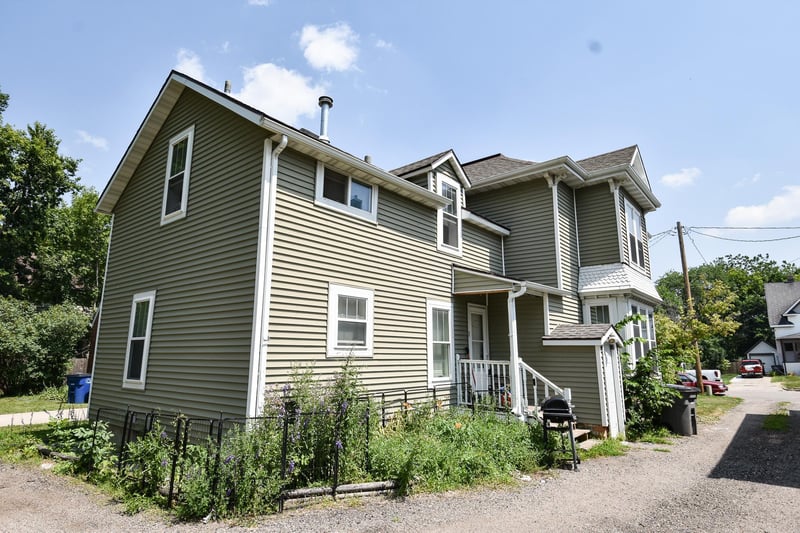 313 7th St S, Moorhead, MN 56560
