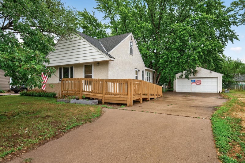 2551 Rainbow Ln, New Brighton, MN 55112