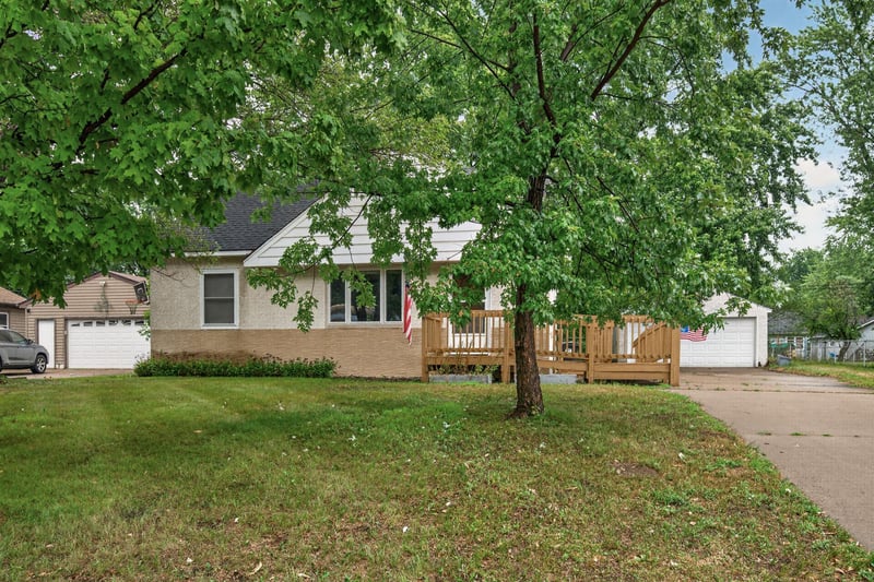 2551 Rainbow Ln, New Brighton, MN 55112