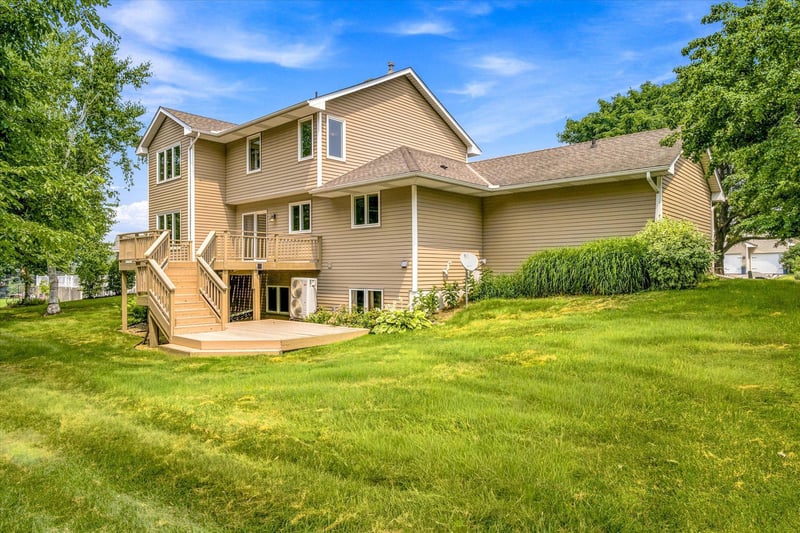 1722 Orchard Dr, Woodbury, MN 55125