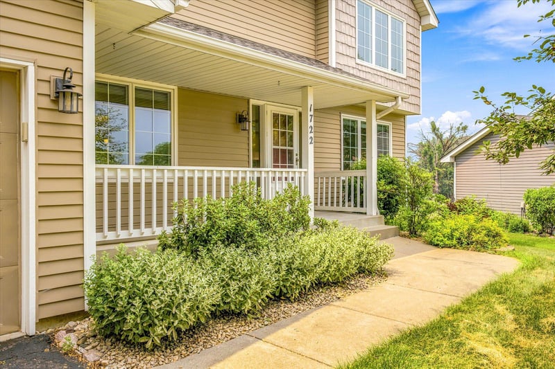 1722 Orchard Dr, Woodbury, MN 55125
