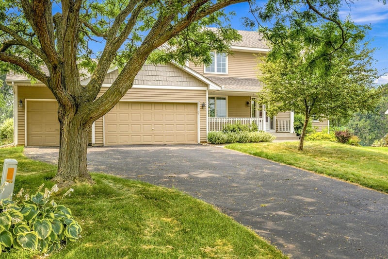 1722 Orchard Dr, Woodbury, MN 55125