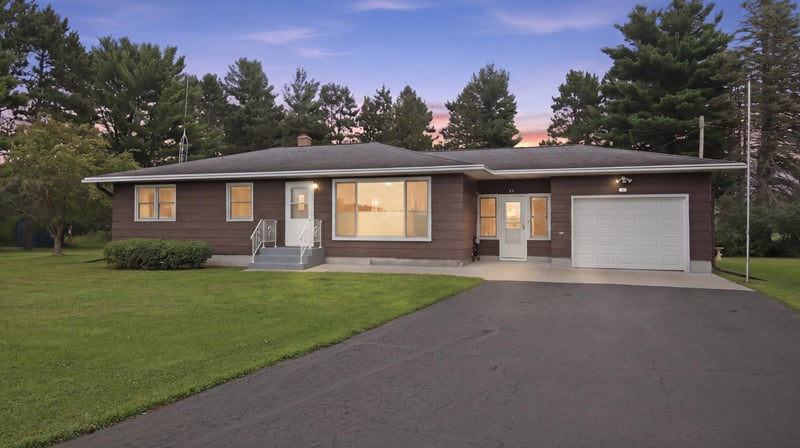 89 East St, Boyceville, WI 54725