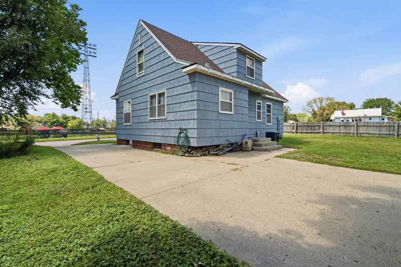 207 7th Ave S, Saint James, MN 56081