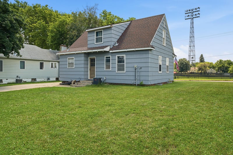 207 7th Ave S, Saint James, MN 56081