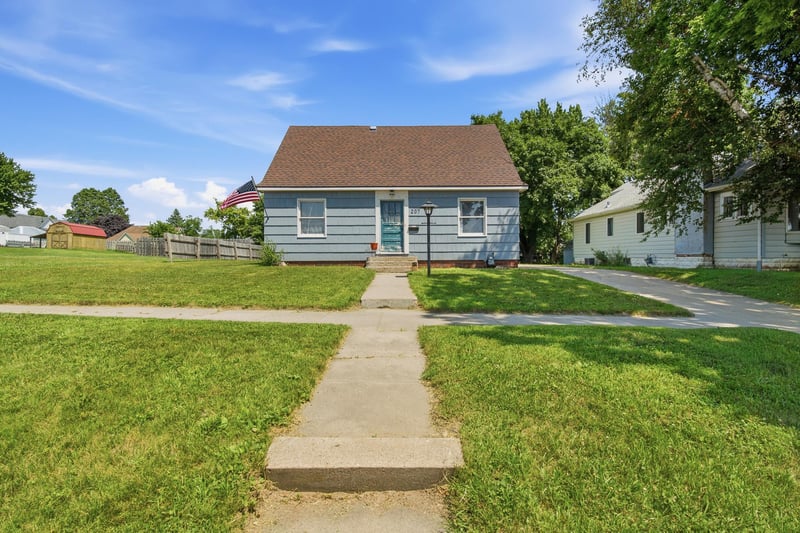 207 7th Ave S, Saint James, MN 56081