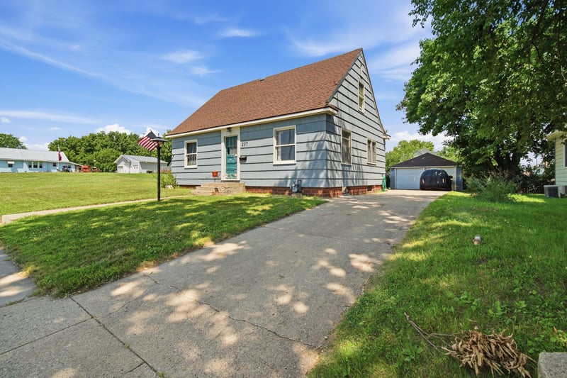 207 7th Ave S, Saint James, MN 56081