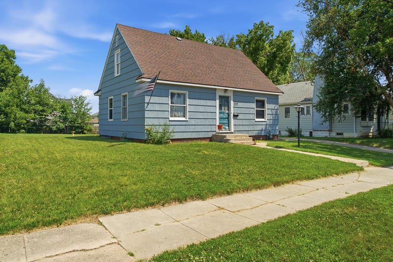 207 7th Ave S, Saint James, MN 56081