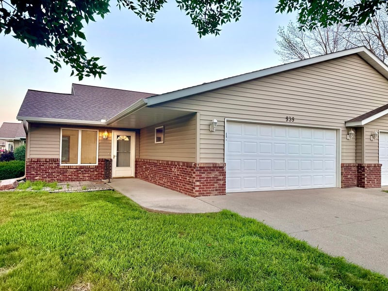 939 Mayvis Blvd, Mankato, MN 56001