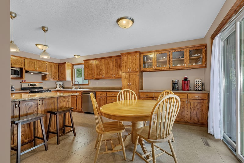 737 4th St N, Sartell, MN 56377