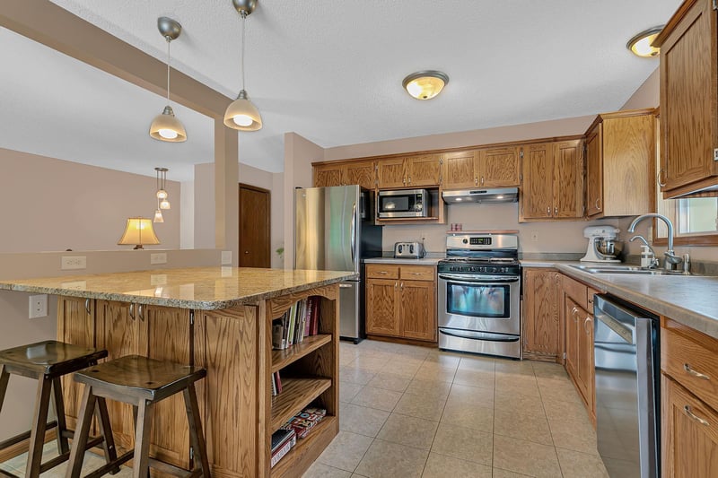 737 4th St N, Sartell, MN 56377