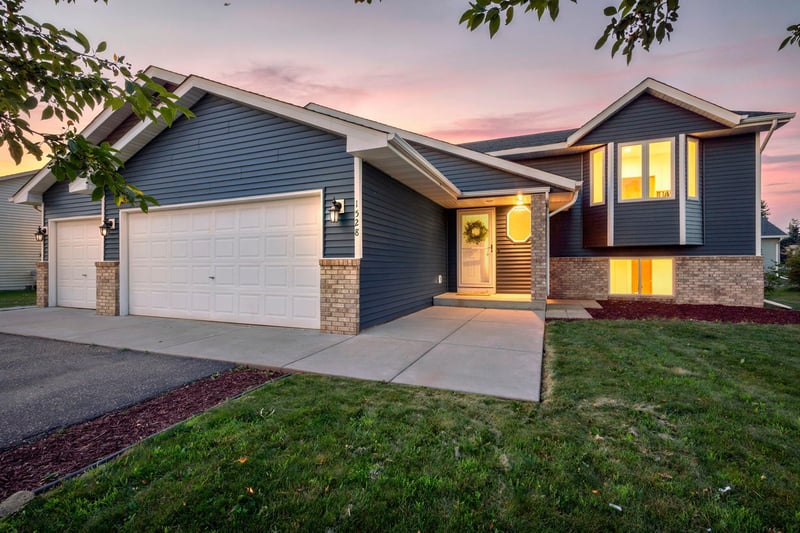 1528 Homestead St, Shakopee, MN 55379