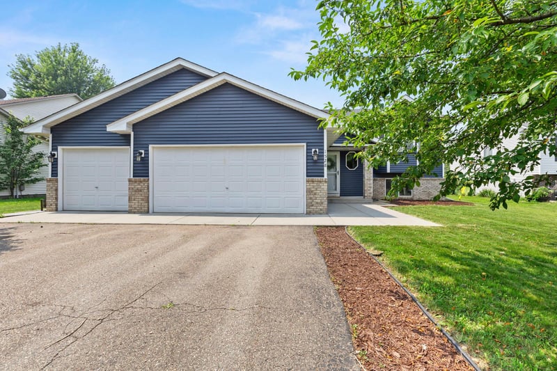 1528 Homestead St, Shakopee, MN 55379