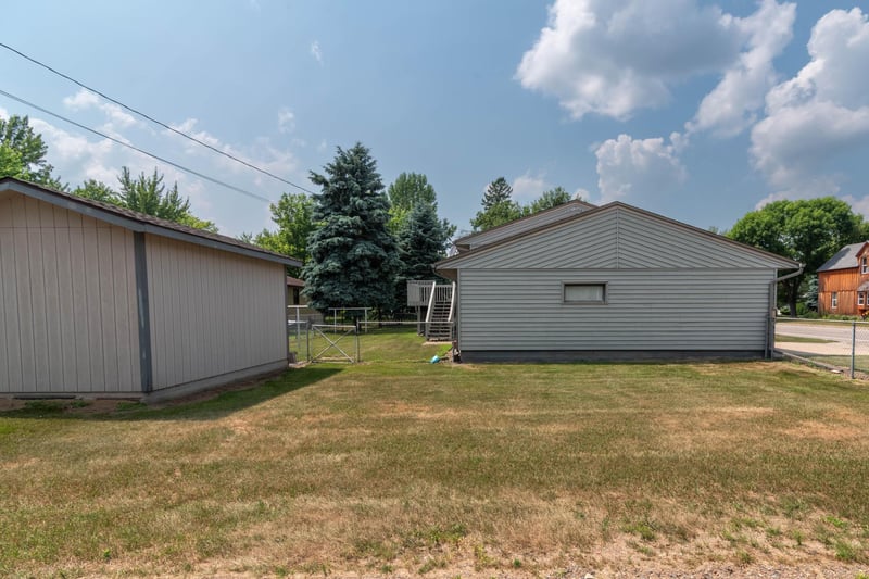 407 5th Ave SW, Little Falls, MN 56345