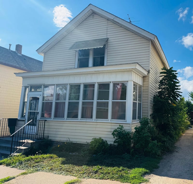 693 5th St E, Saint Paul, MN 55106