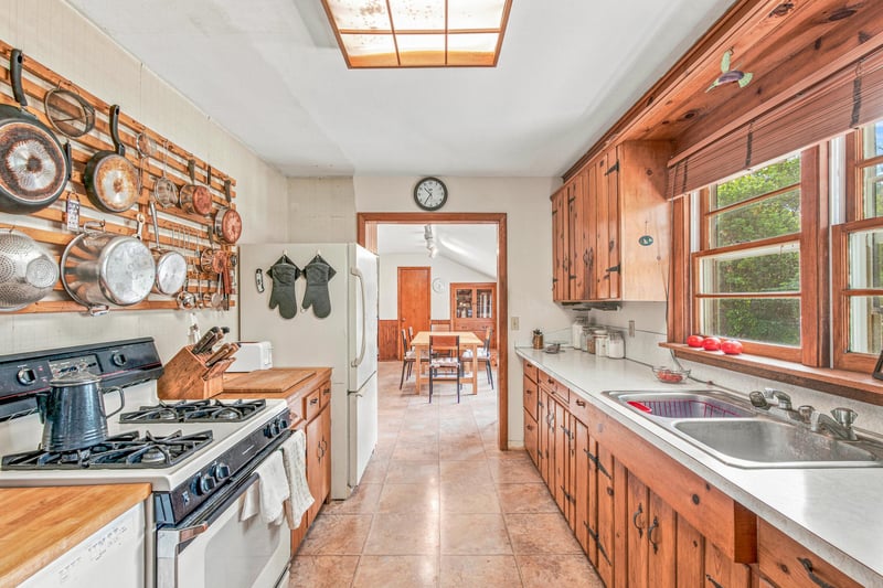 1256 Rice St, Braham, MN 55006