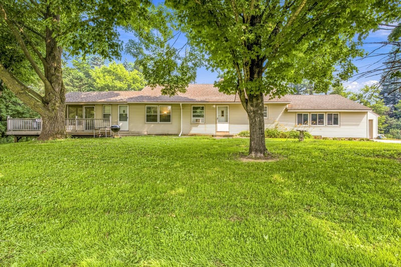 1256 Rice St, Braham, MN 55006