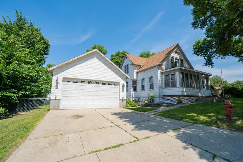 411 E Gustavus Ave, Fergus Falls, MN 56537