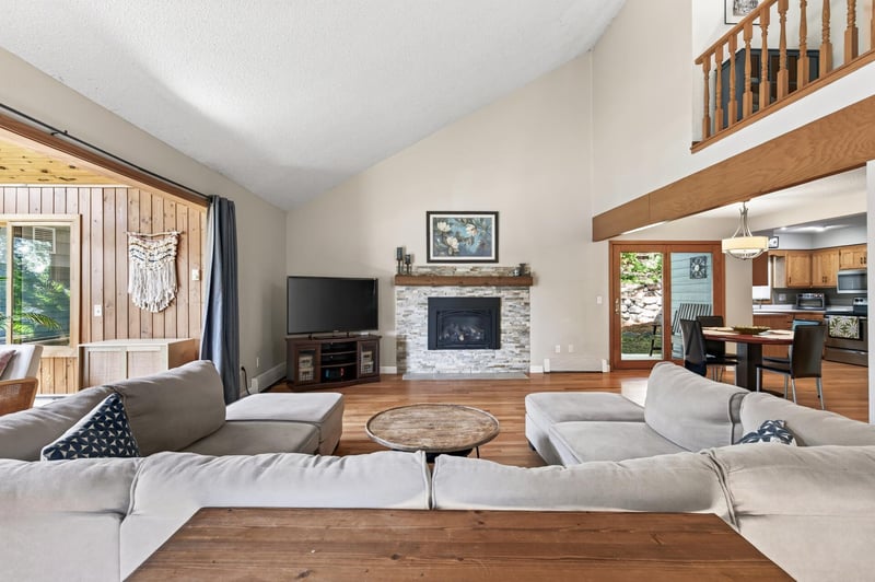 3019 Bluffs Ln, Mound, MN 55364