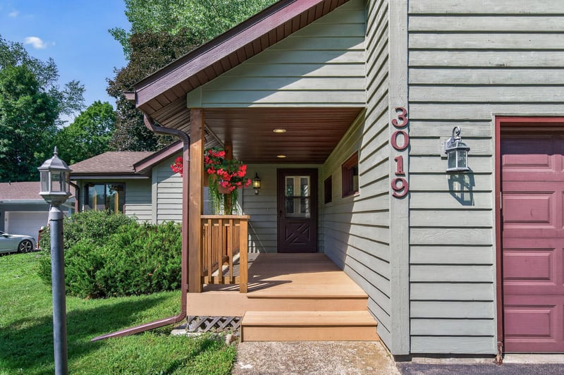 3019 Bluffs Ln, Mound, MN 55364